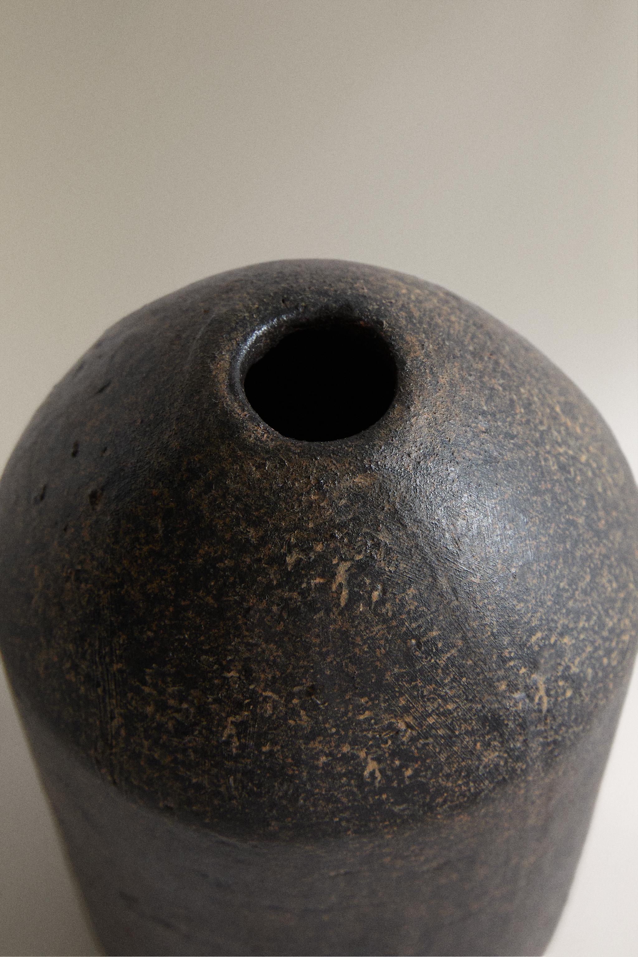 DECORATIVE OVAL CERAMIC VASE